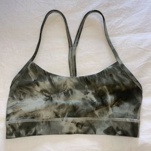 Lululemon flow y nulu bra. Size 2 condition is like new.